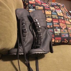 Glo size 9 high heel women’s combat boots
